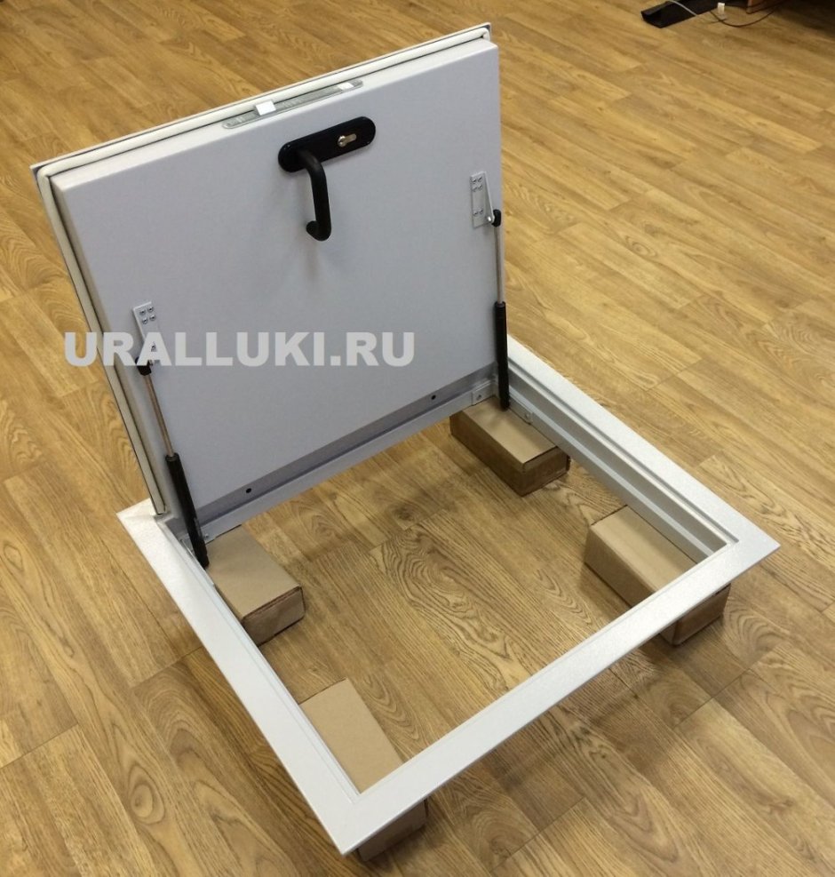 Люк на чердак