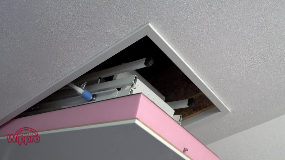 Люк в натяжном потолке