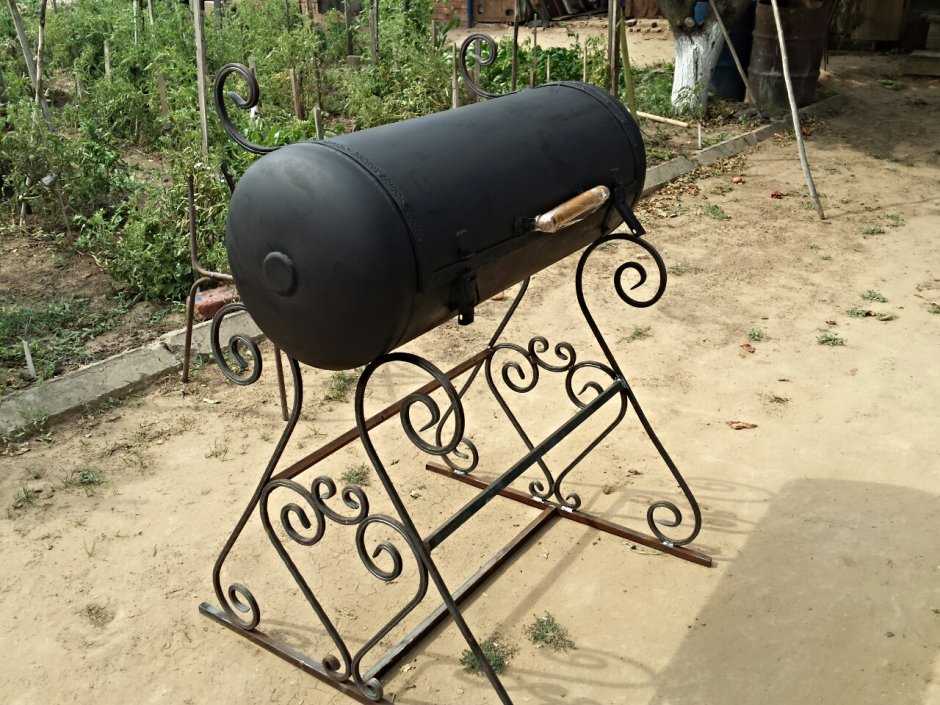 Мангал из баллона с ковкой
