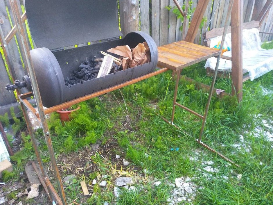 Стойка для мангала из газового баллона