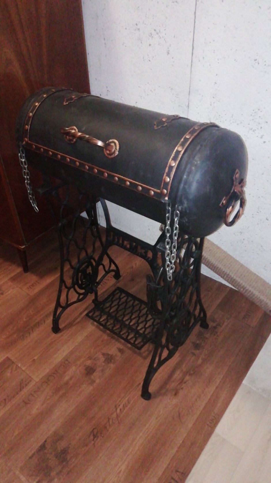 Мангал из газового баллона на станине от швейной машины