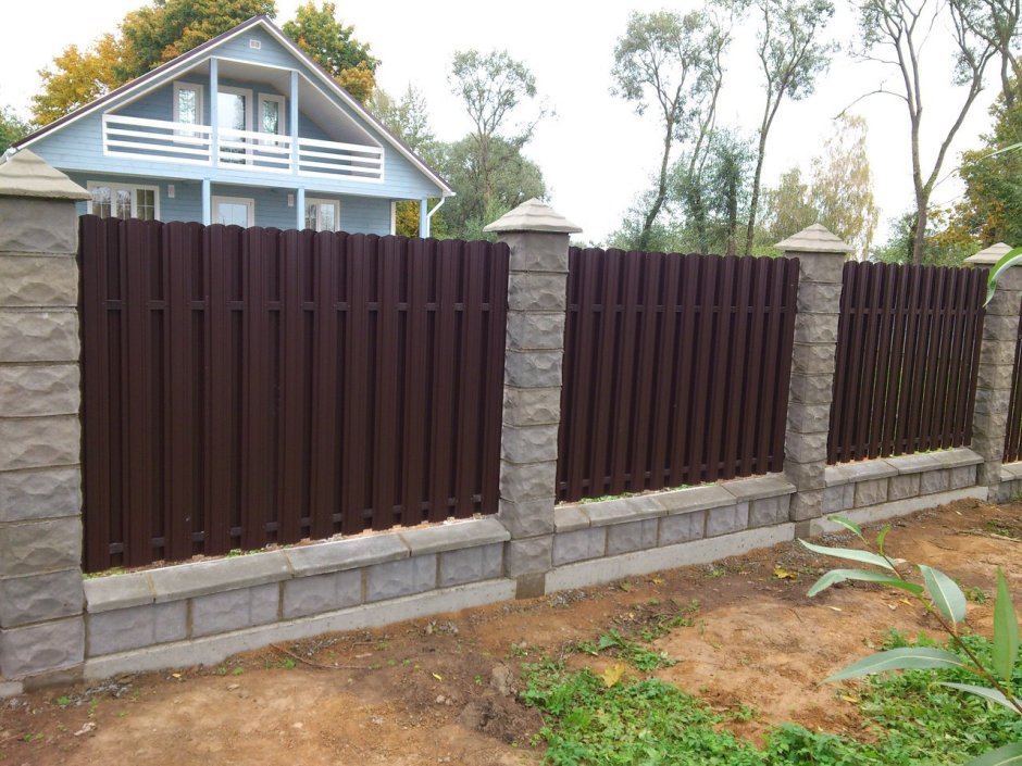 Забор профнастил наборные столбы бетонные серый 7024