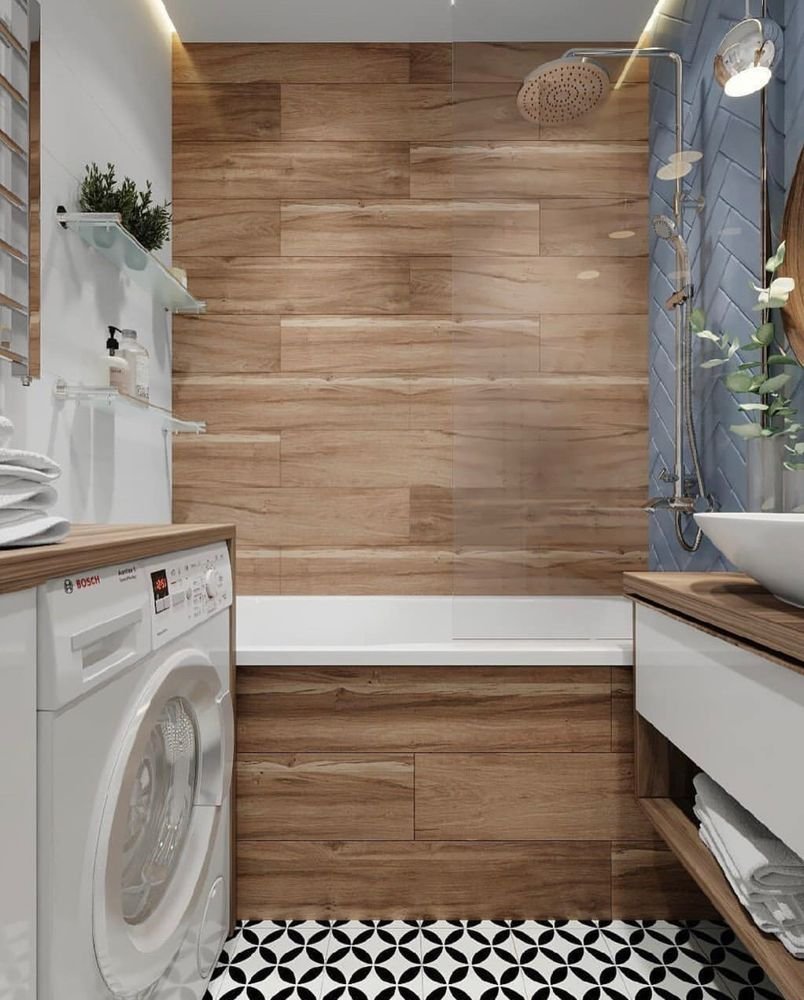 Ванная с плиткой под дерево