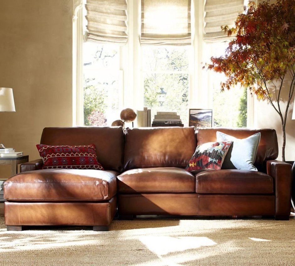 Рыжий диван