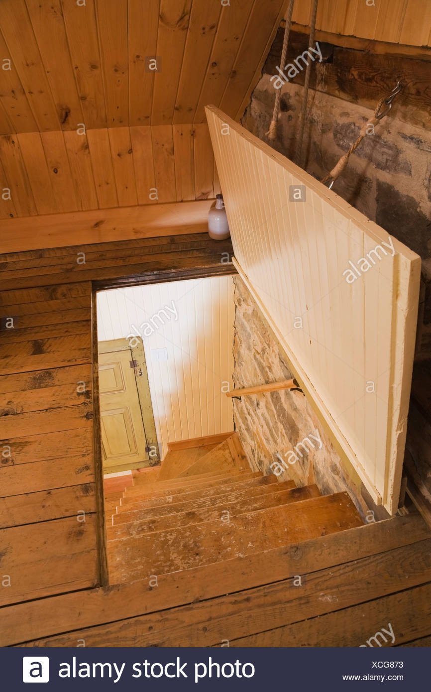 Утепленная дверь на мансарду