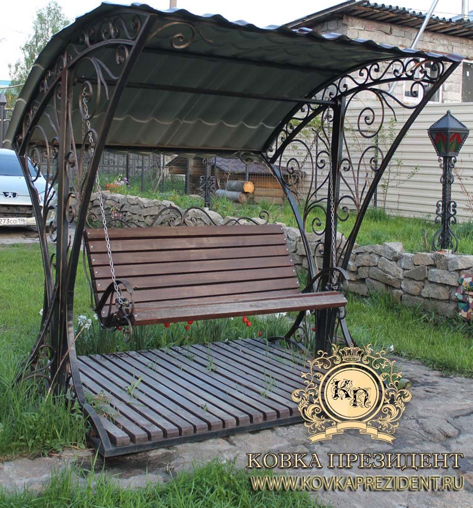 Скамейка качели с навесом