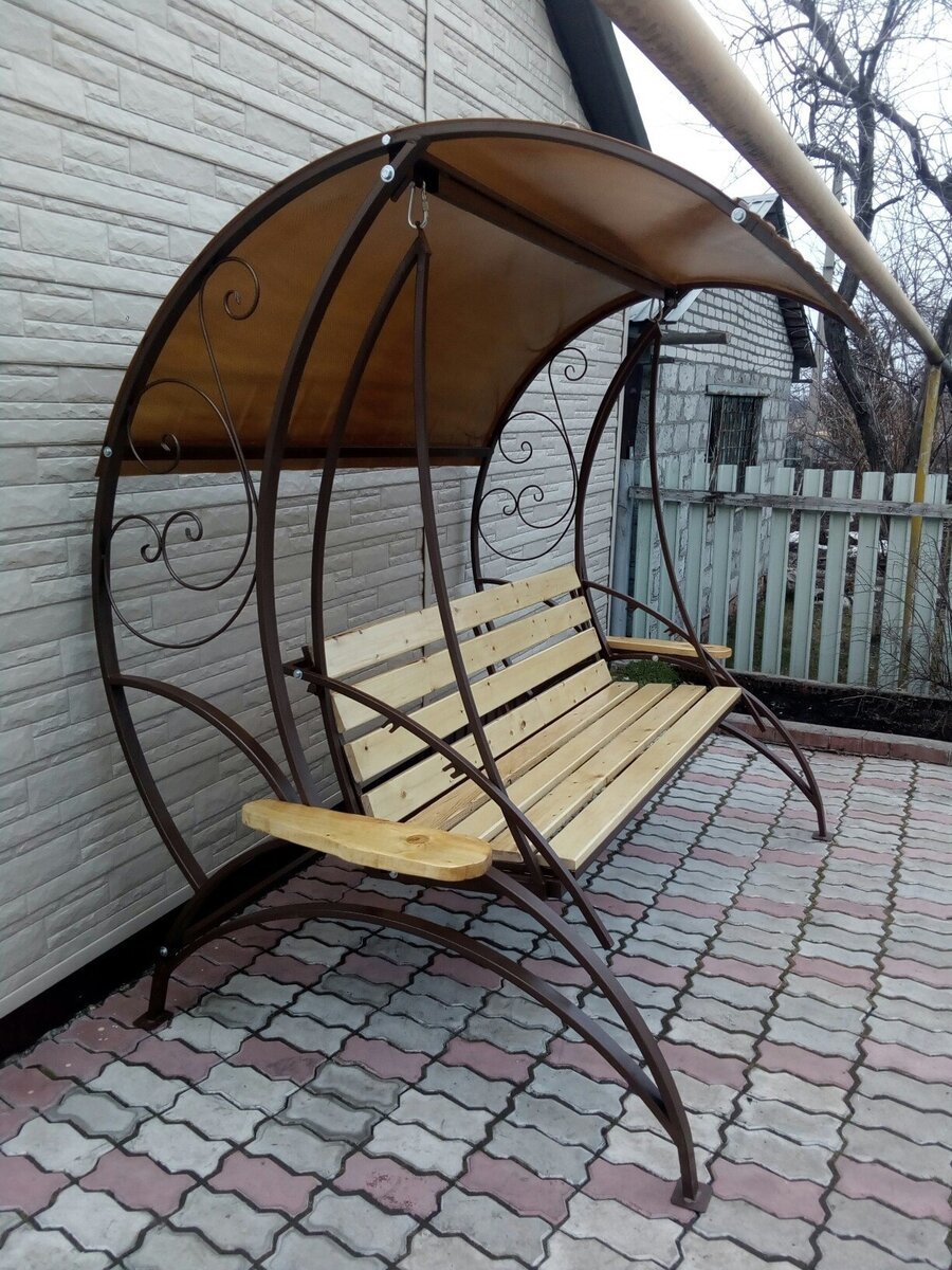 Скамейка с навесом