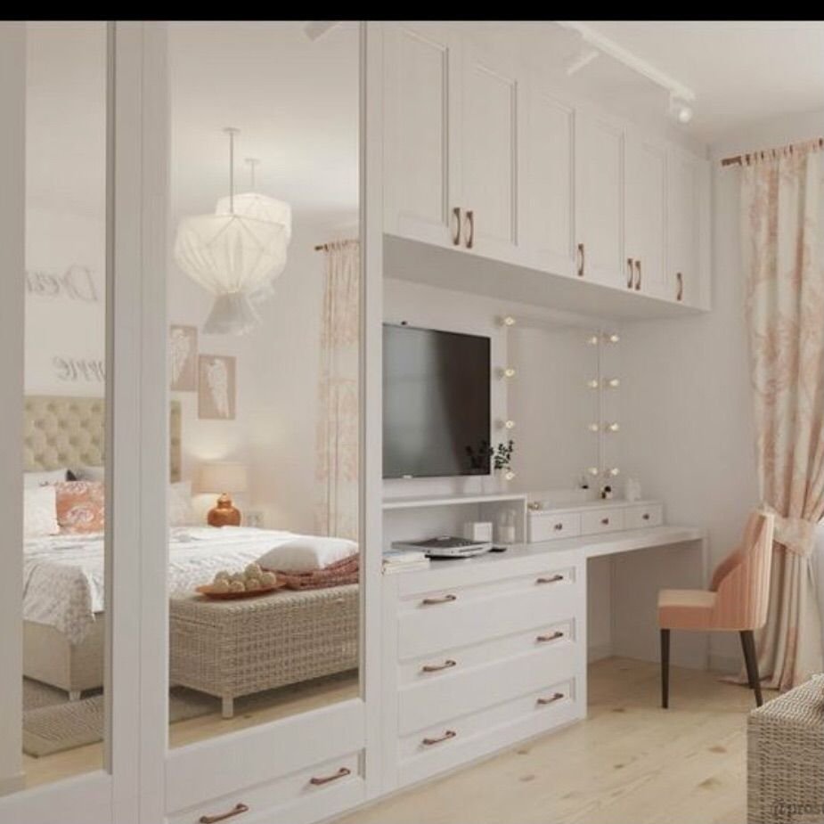 Комната для девушки с туалетным столиком