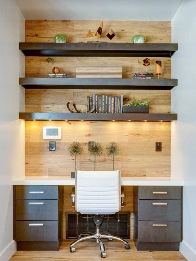 Экран встроенный в стол