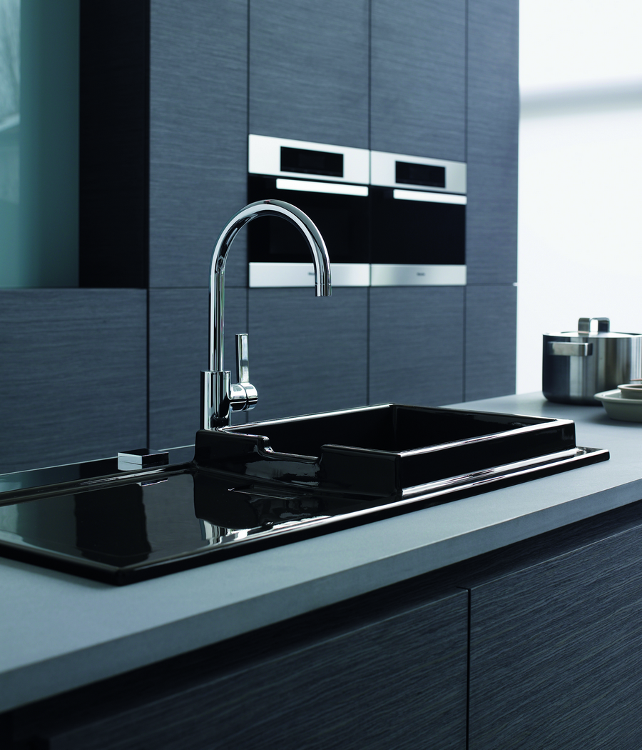 Черная мойка для кухни