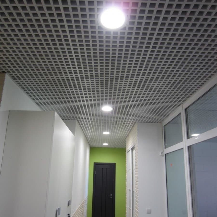 Потолок Грильято в коридоре