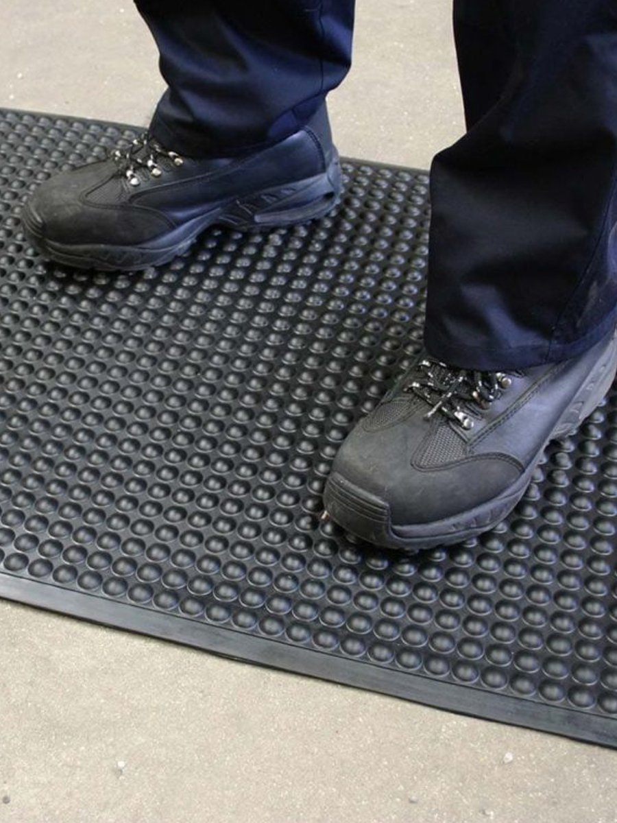 Резиновый коврик под ноги