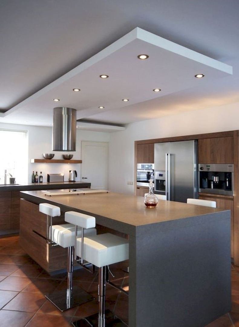 Кухонный остров у колонны