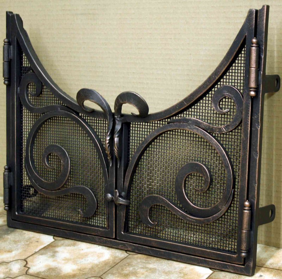 Кованое ограждение для камина