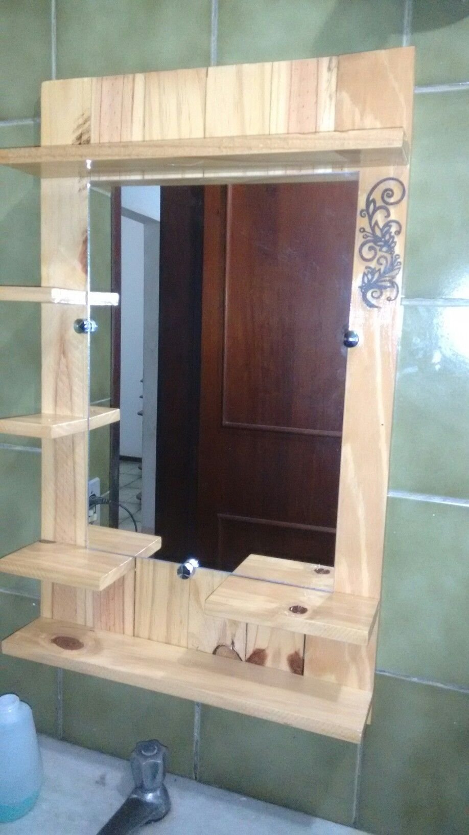 Полочка в ванную своими руками из дерева
