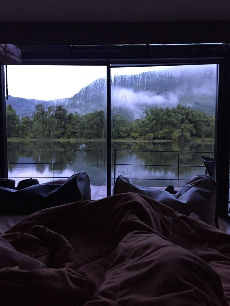 Красивый вид из панорамного окна