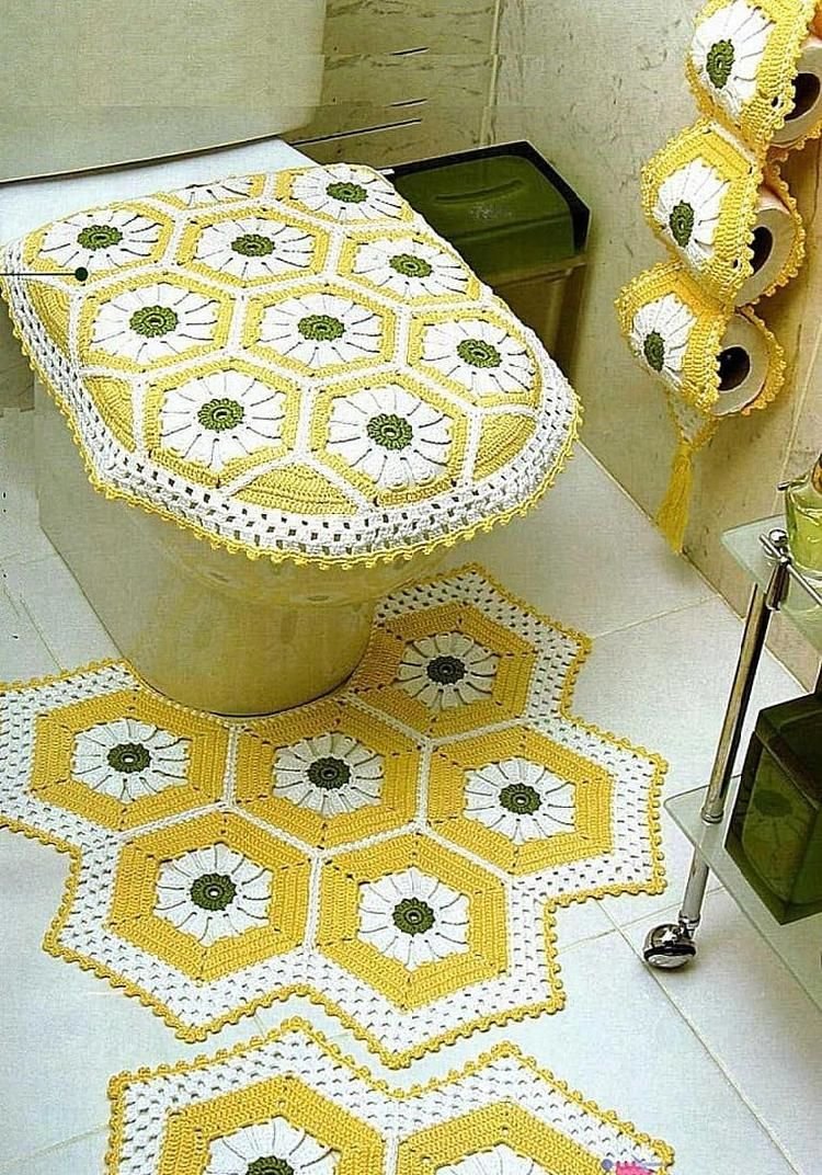 Вязаный коврик в ванную комнату