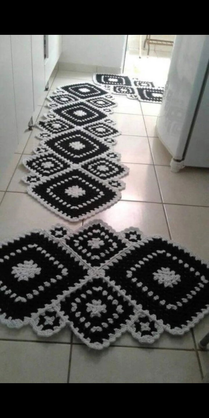 Коврик для ванной из старых футболок