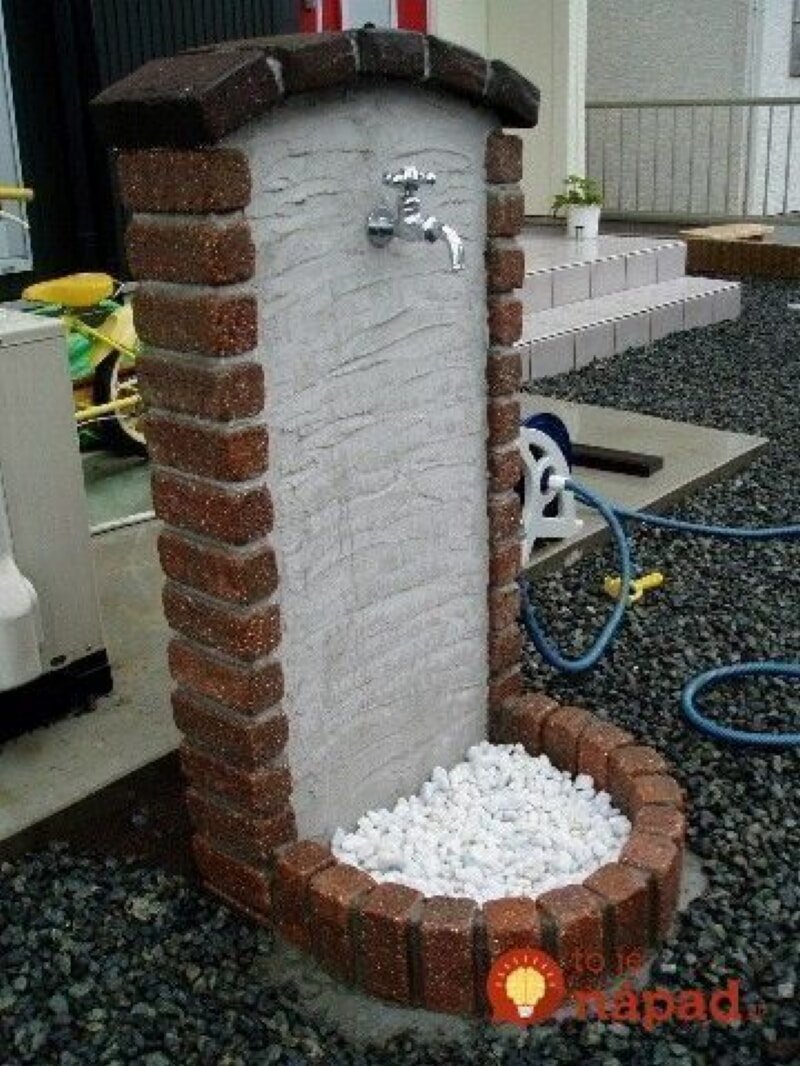 Уличный кран из кирпича