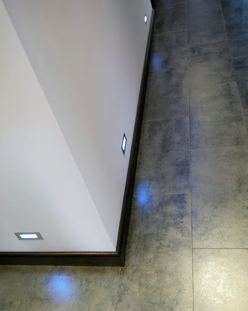 Черная вставка для натяжных потолков