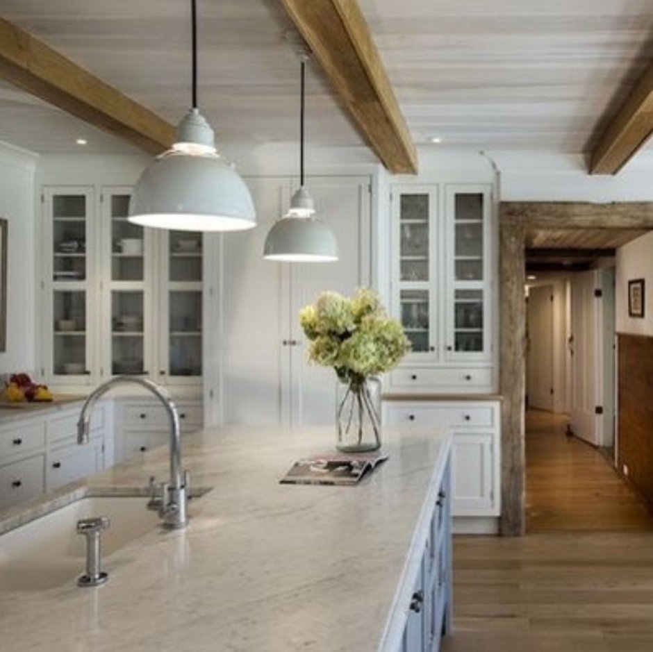 Кухни с балками и деревянной стеной