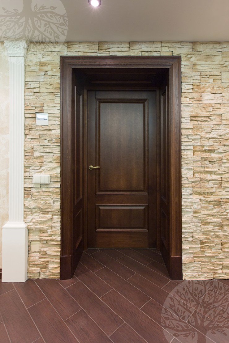 Плитка вокруг двери в ванной