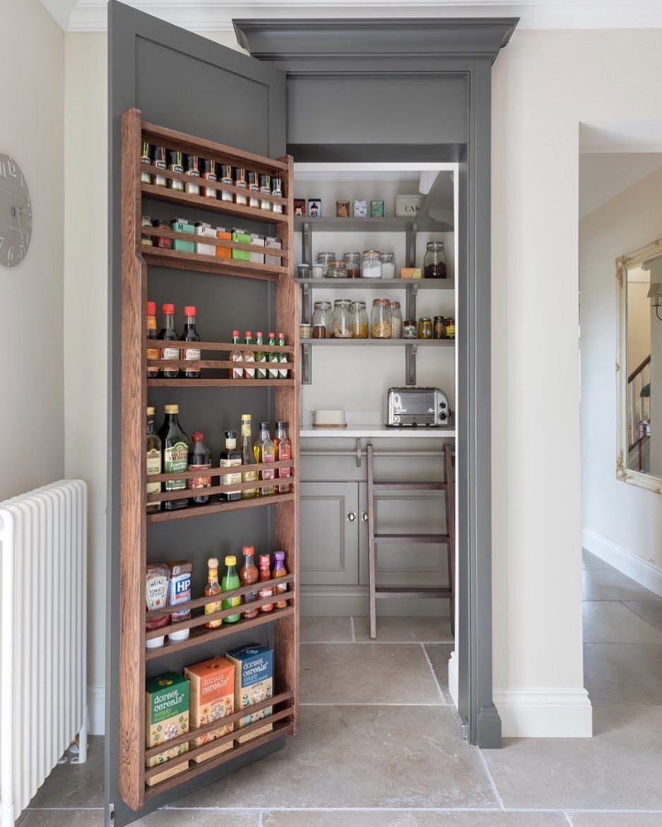 Кладовая на кухне в частном доме