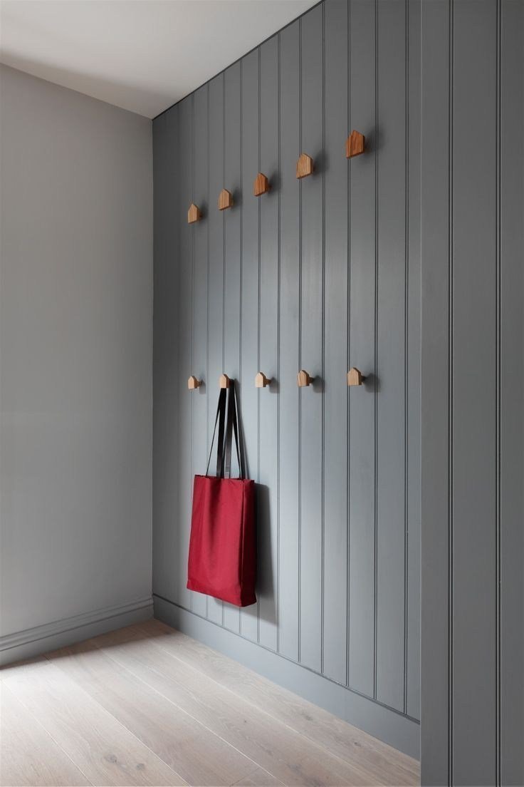 Панель с крючками в прихожую