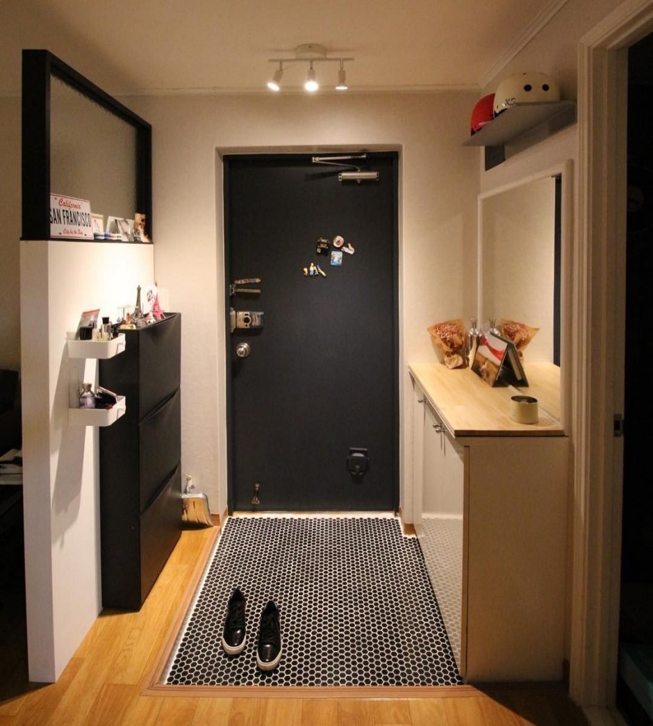 Интерьер узкой прихожей