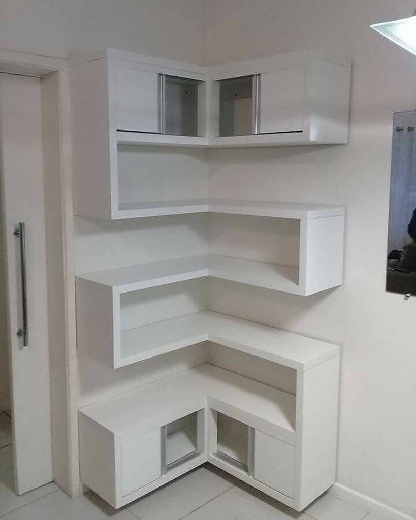 Встроенные угловые полки