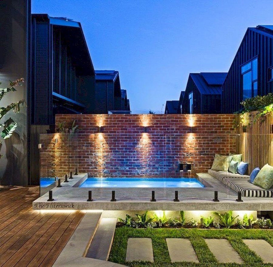 Двор с бассейном ландшафт