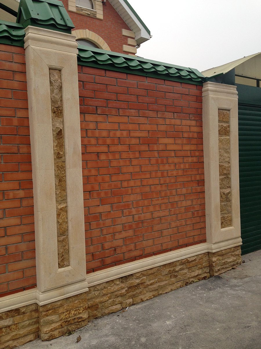 Современный забор из камня