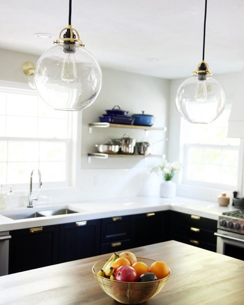 Подвесной светильник над столешницей