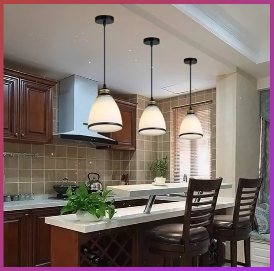 Светильник над столом на кухне