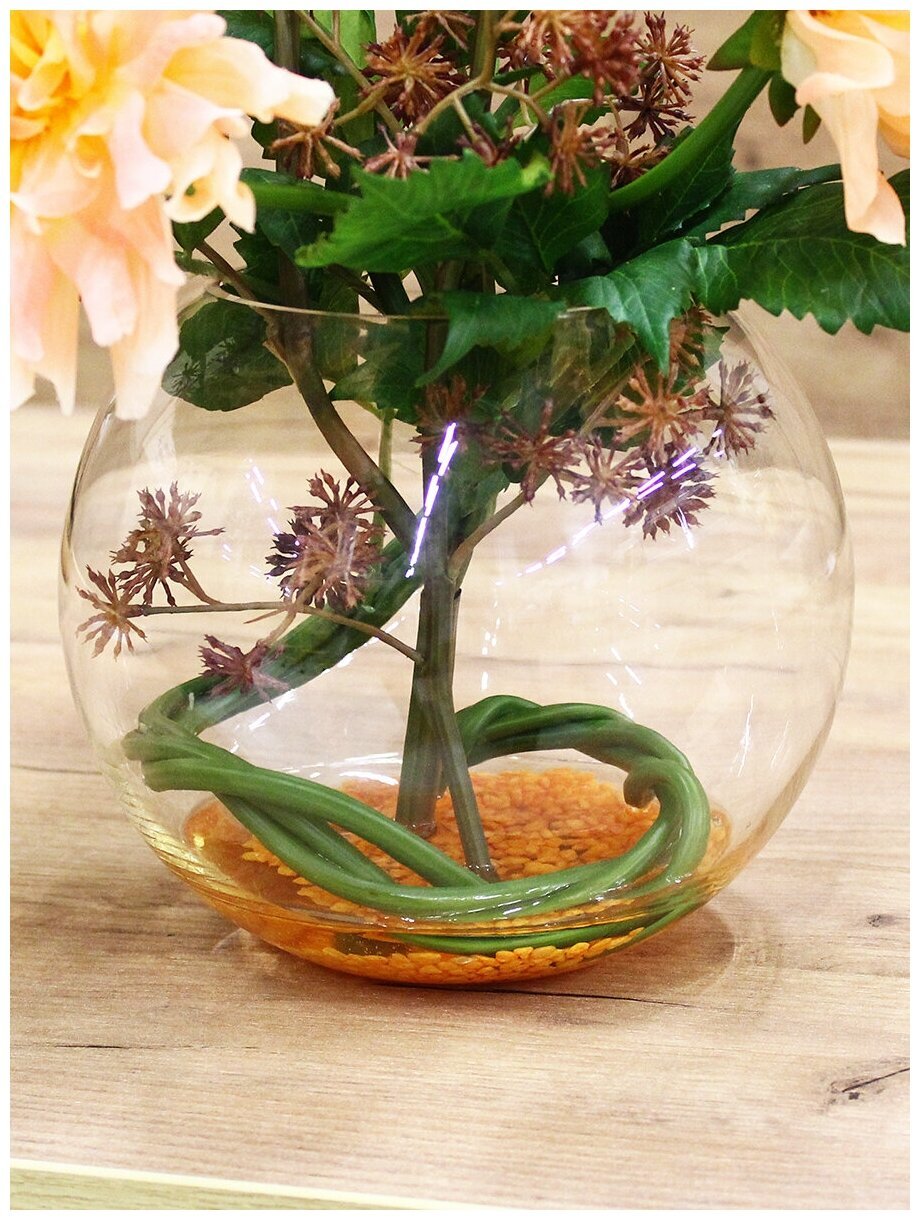 Композиция в стеклянной вазе