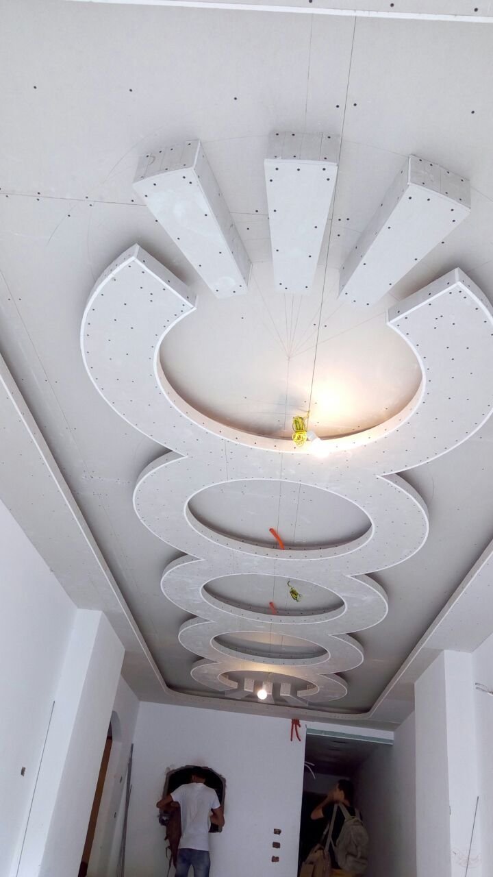 Натяжные потолки в карилоре