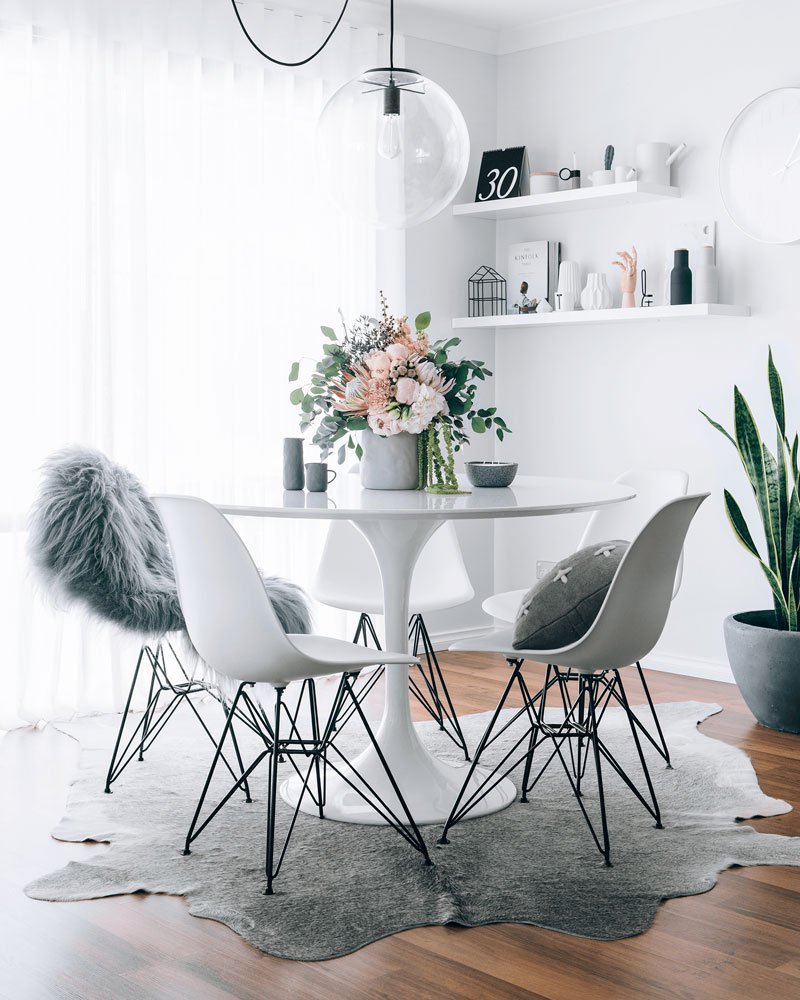 Интерьер в скандинавском стиле столик