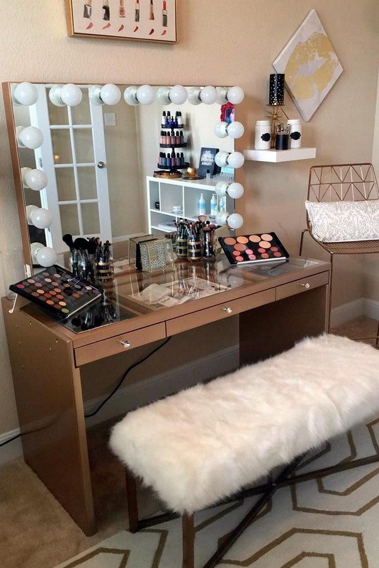 Уголок для косметики