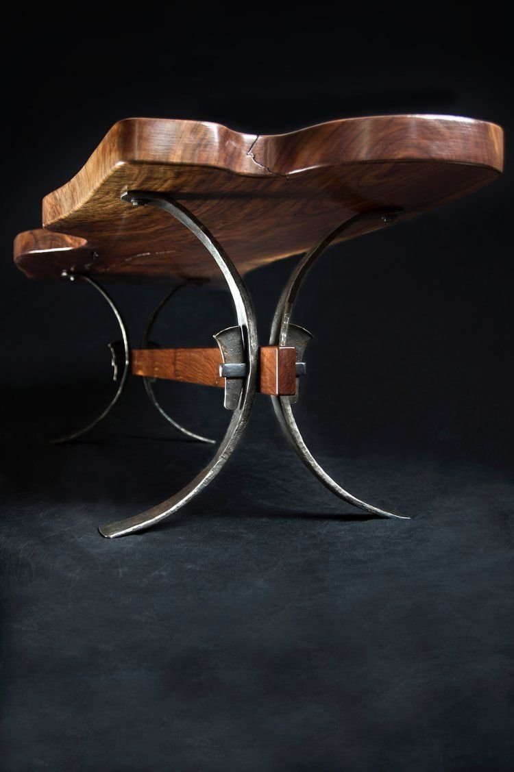 Дизайнерские столы из металла