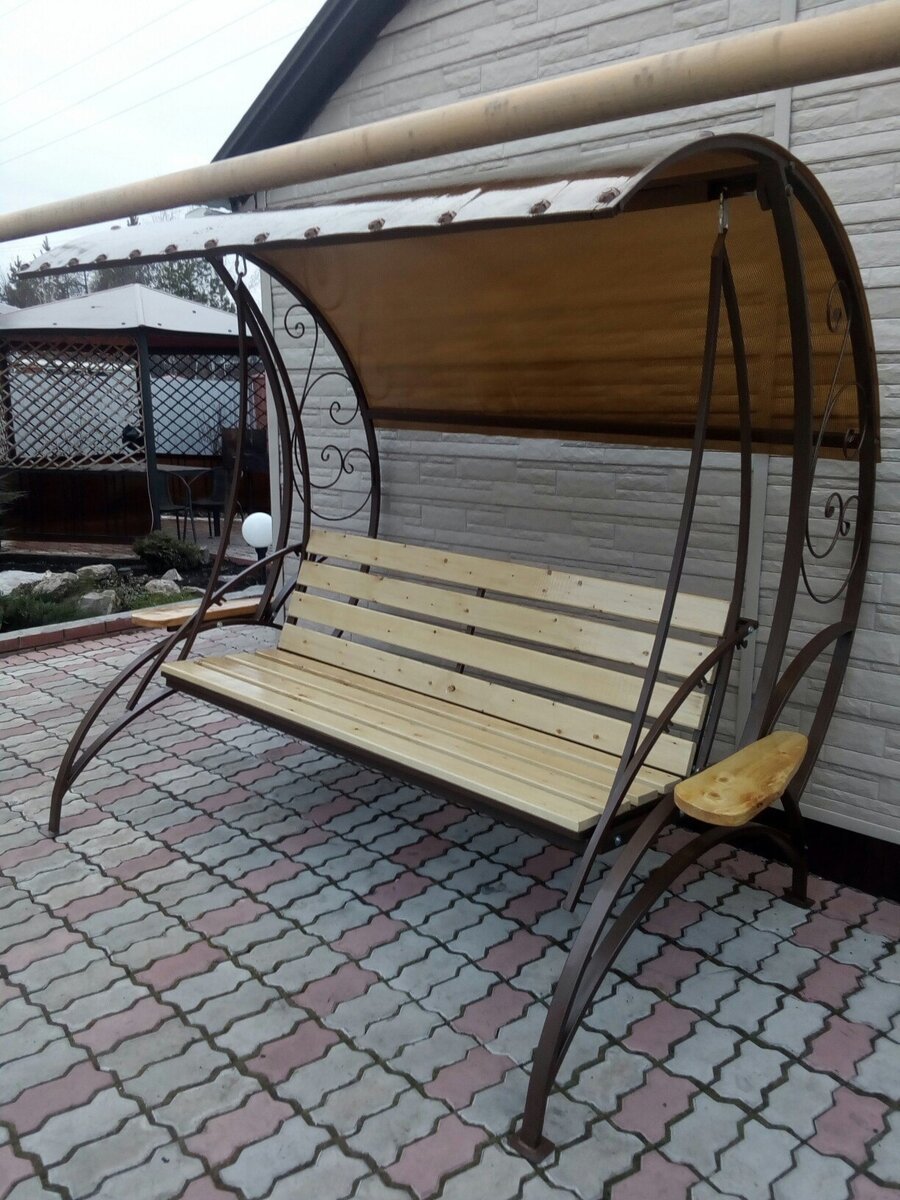 Скамейка с навесом