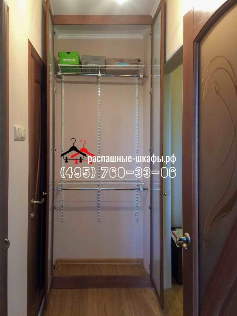 Встроенный распашной шкаф в нишу своими руками