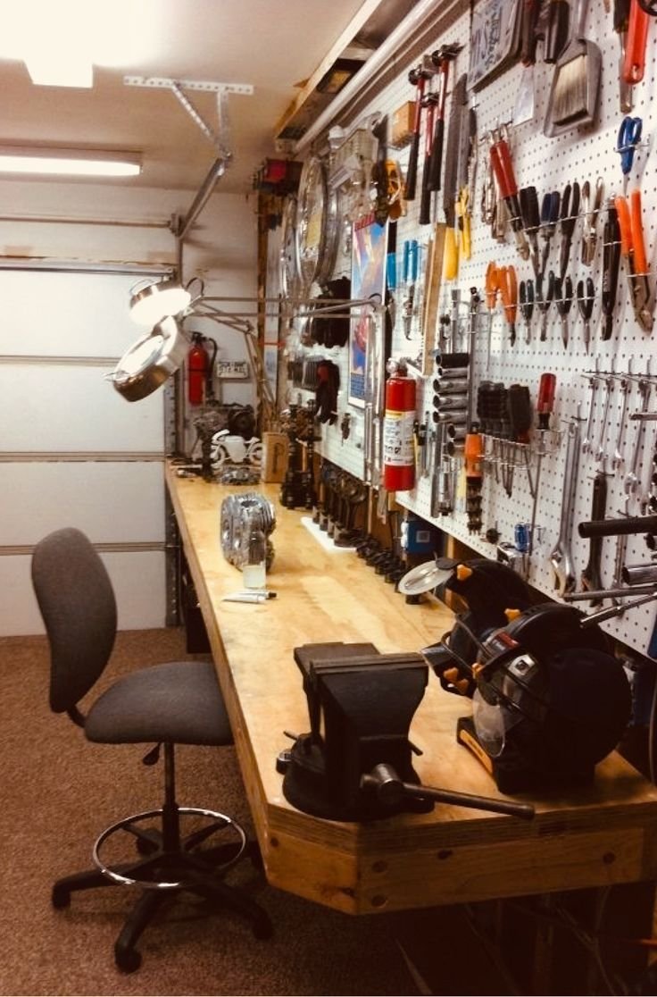 Рабочая зона в гараже