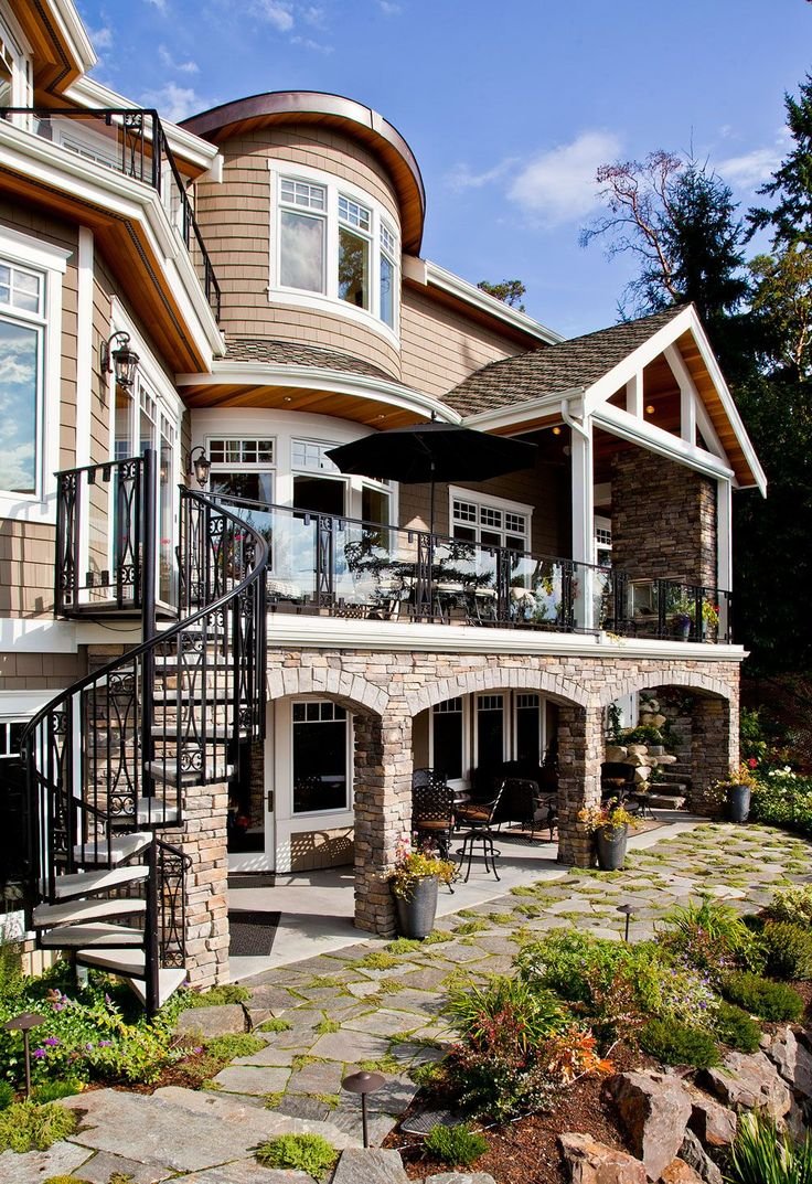 Красивые лестницы снаружи дома