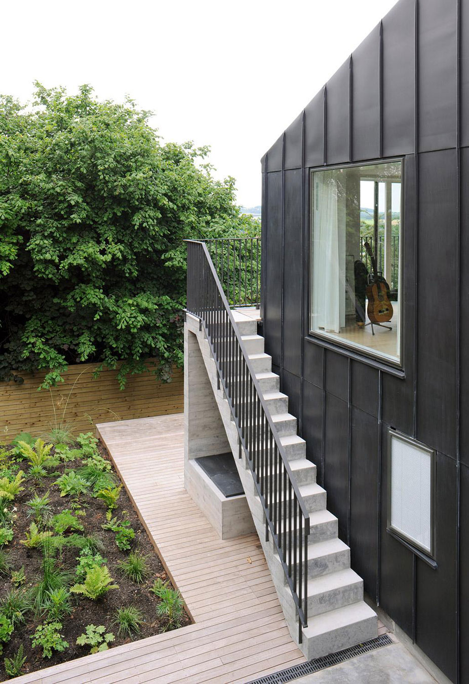 Наружная лестница на эксплуатируемую кровлю