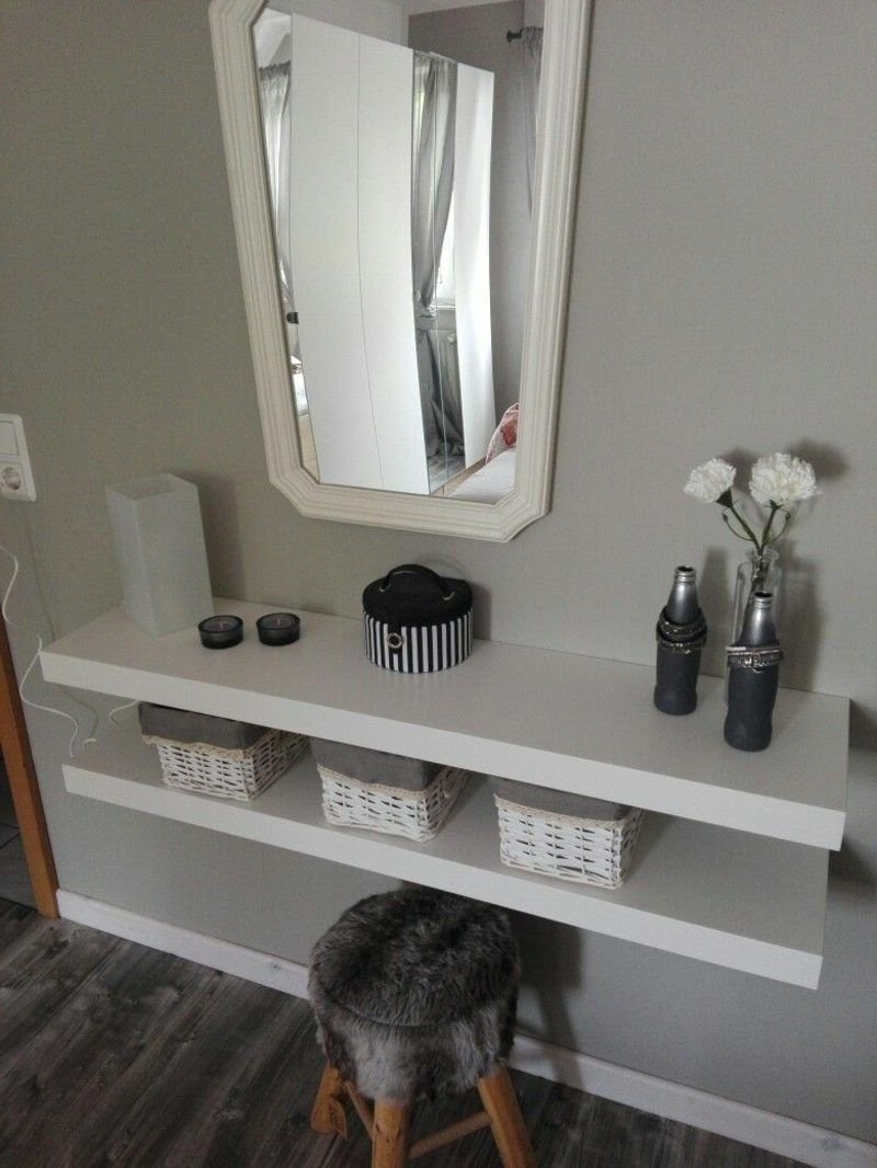 Зеркало с полочкой в прихожую