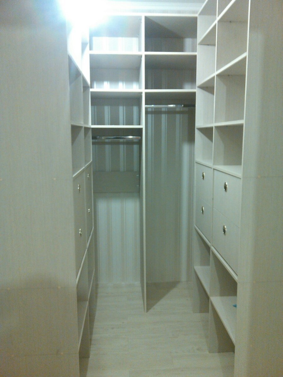 Маленькие гардеробные из кладовки