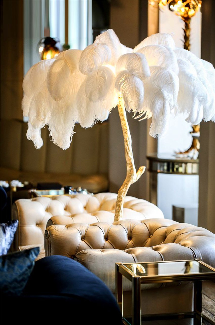 Настольная лампа с перьями