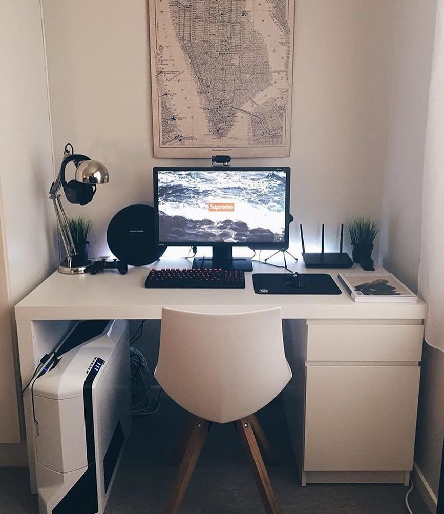 Рабочее место с компьютером