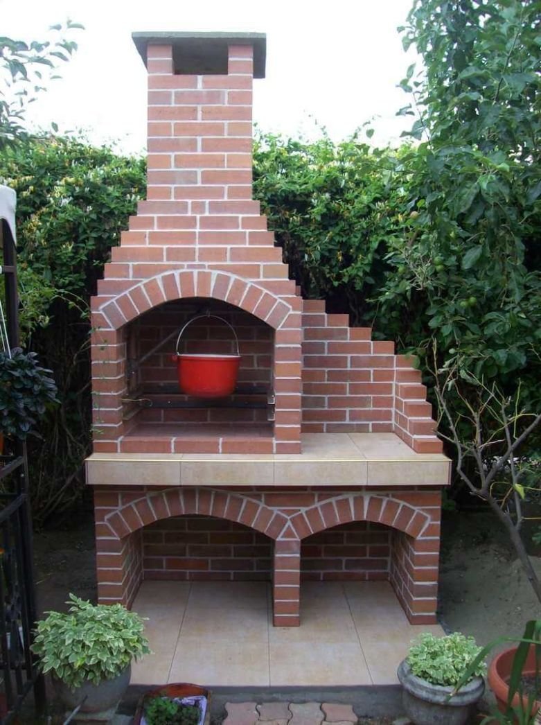 Уличный мангал из кирпича