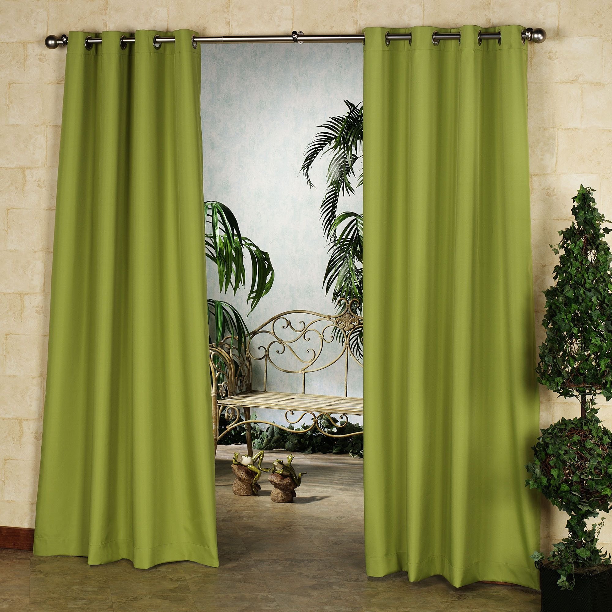 Воняют шторы. Оливковые шторы икеа. Салатовые шторы. Шторы зеленые. Шторы зеленого цвета.